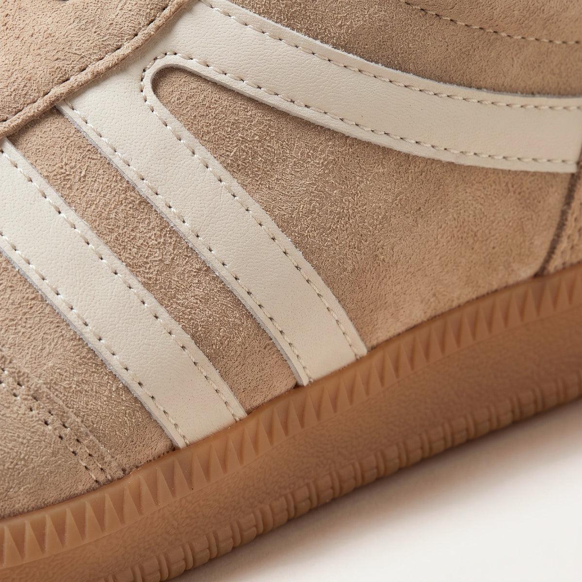 Suvi Tennarit – Beige